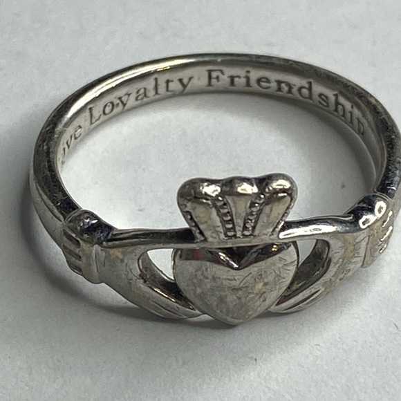 SHARONE SILVER 925 CELTIC CLADDAGH RING. - Picture 4 of 8